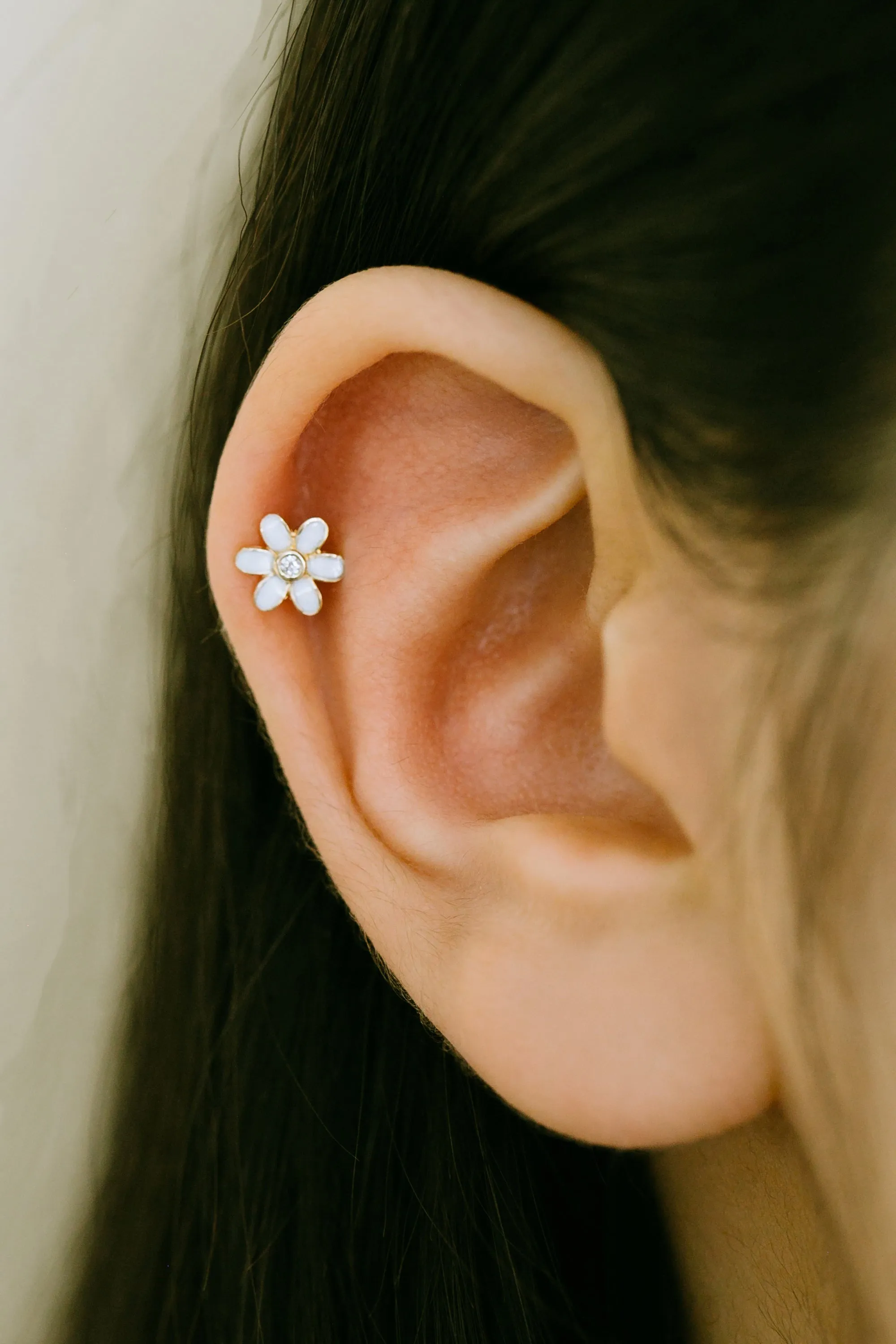 14K Solid Gold Cartilage Delicate Cz White Daisy Flower Internally Internal Threaded Earring Labret