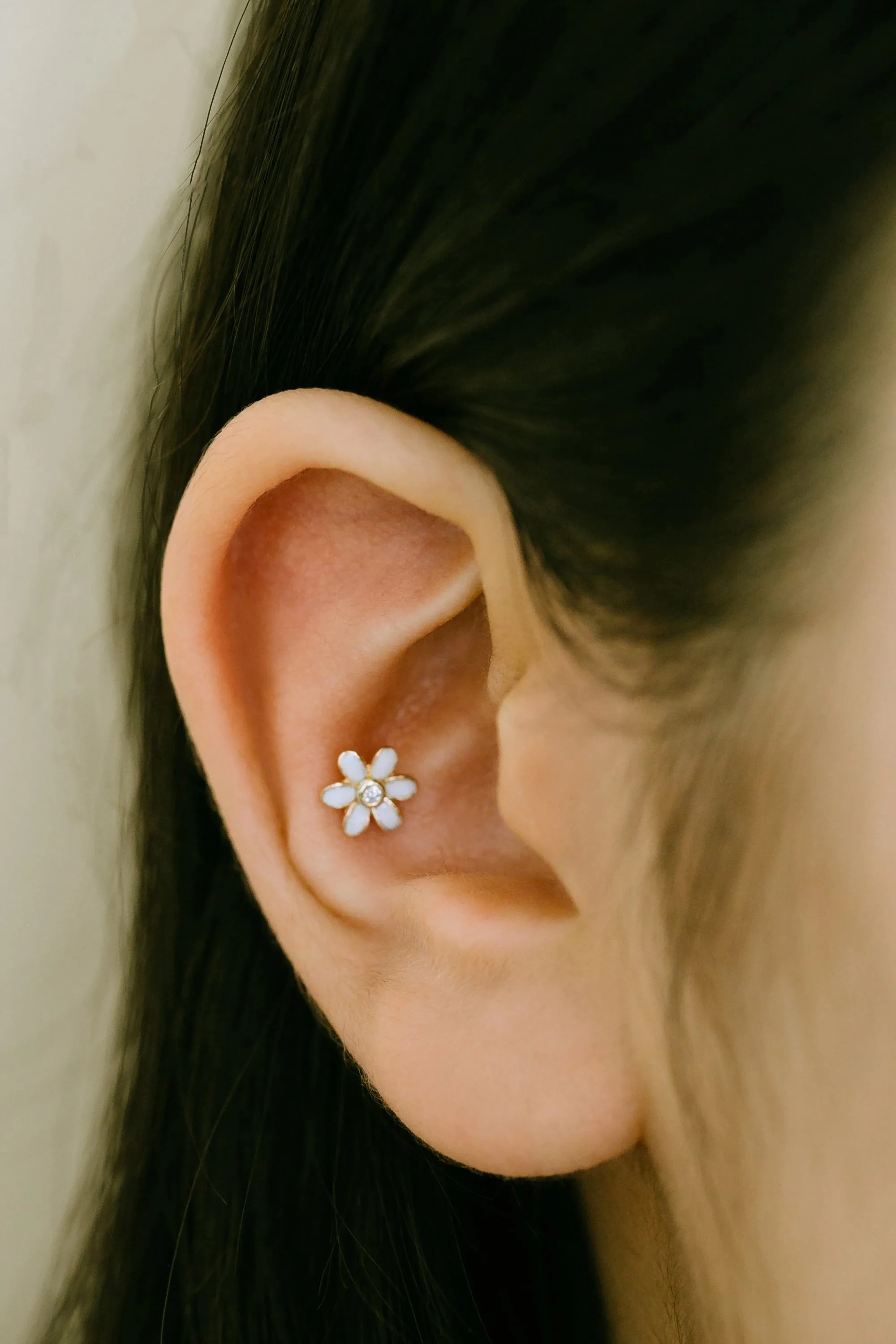 14K Solid Gold Cartilage Delicate Cz White Daisy Flower Internally Internal Threaded Earring Labret