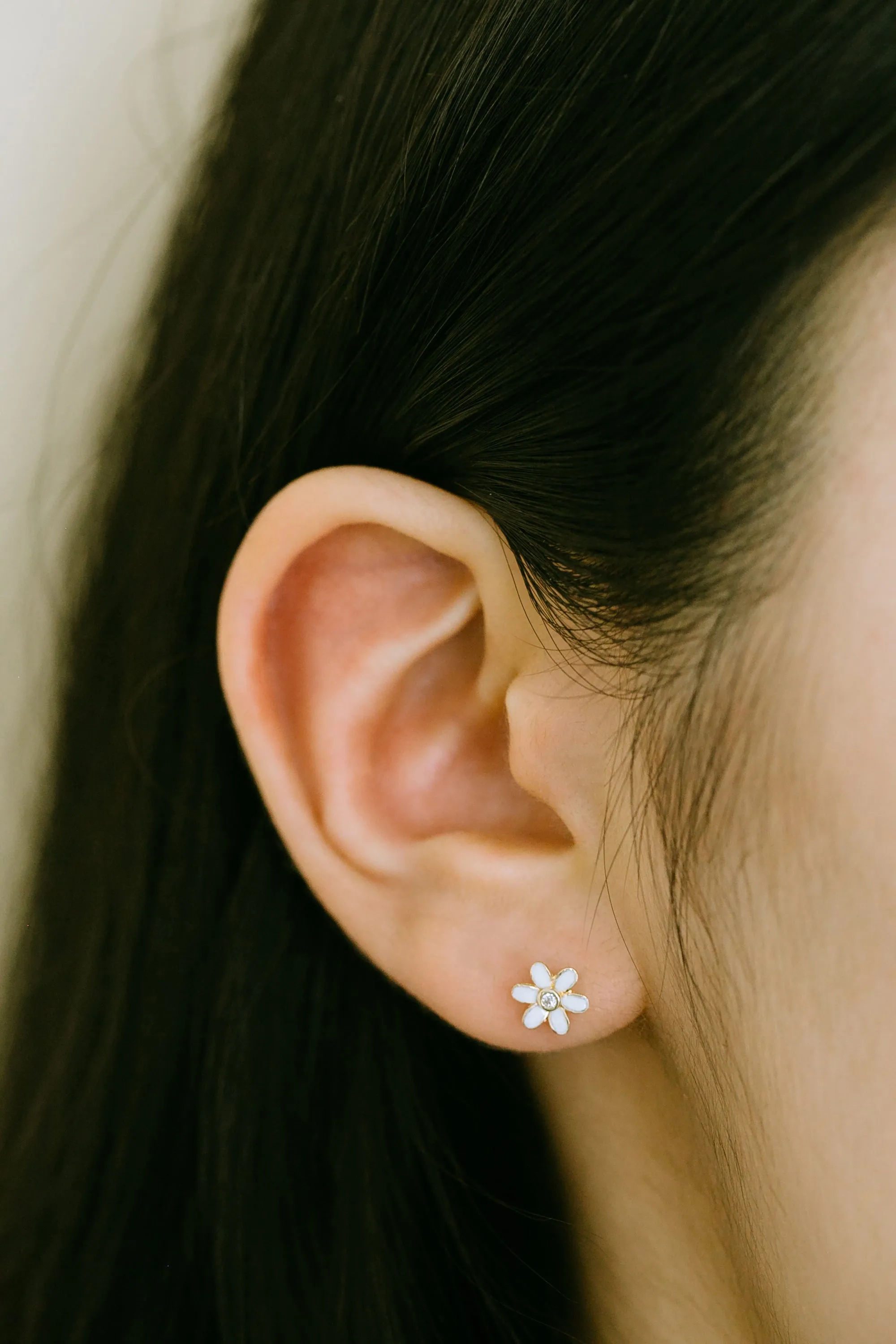 14K Solid Gold Cartilage Delicate Cz White Daisy Flower Internally Internal Threaded Earring Labret