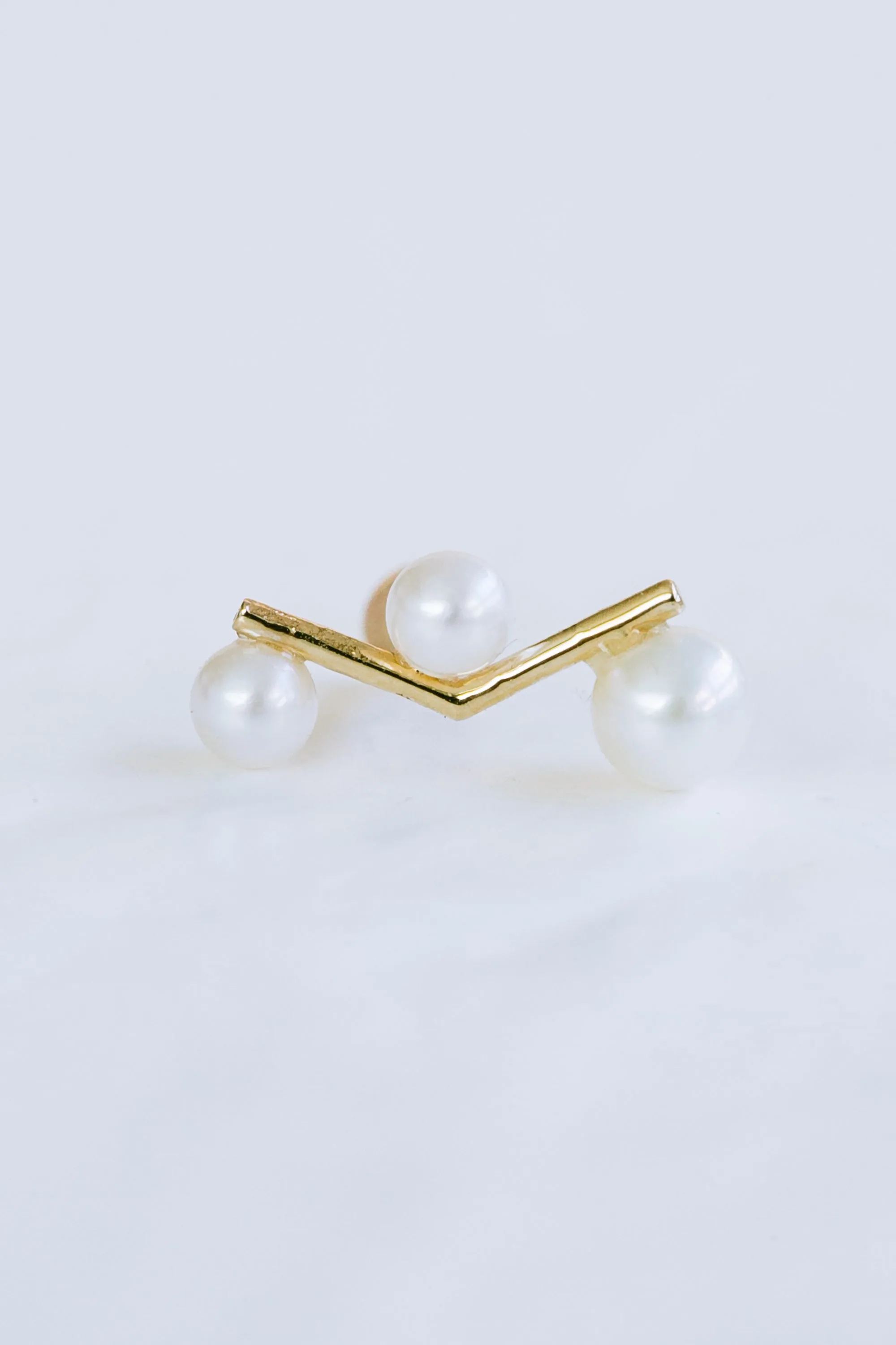 14K Solid Gold Cartilage Delicate Fresh Water Pearl V Chevron Internally Internal Threaded Earring Labret