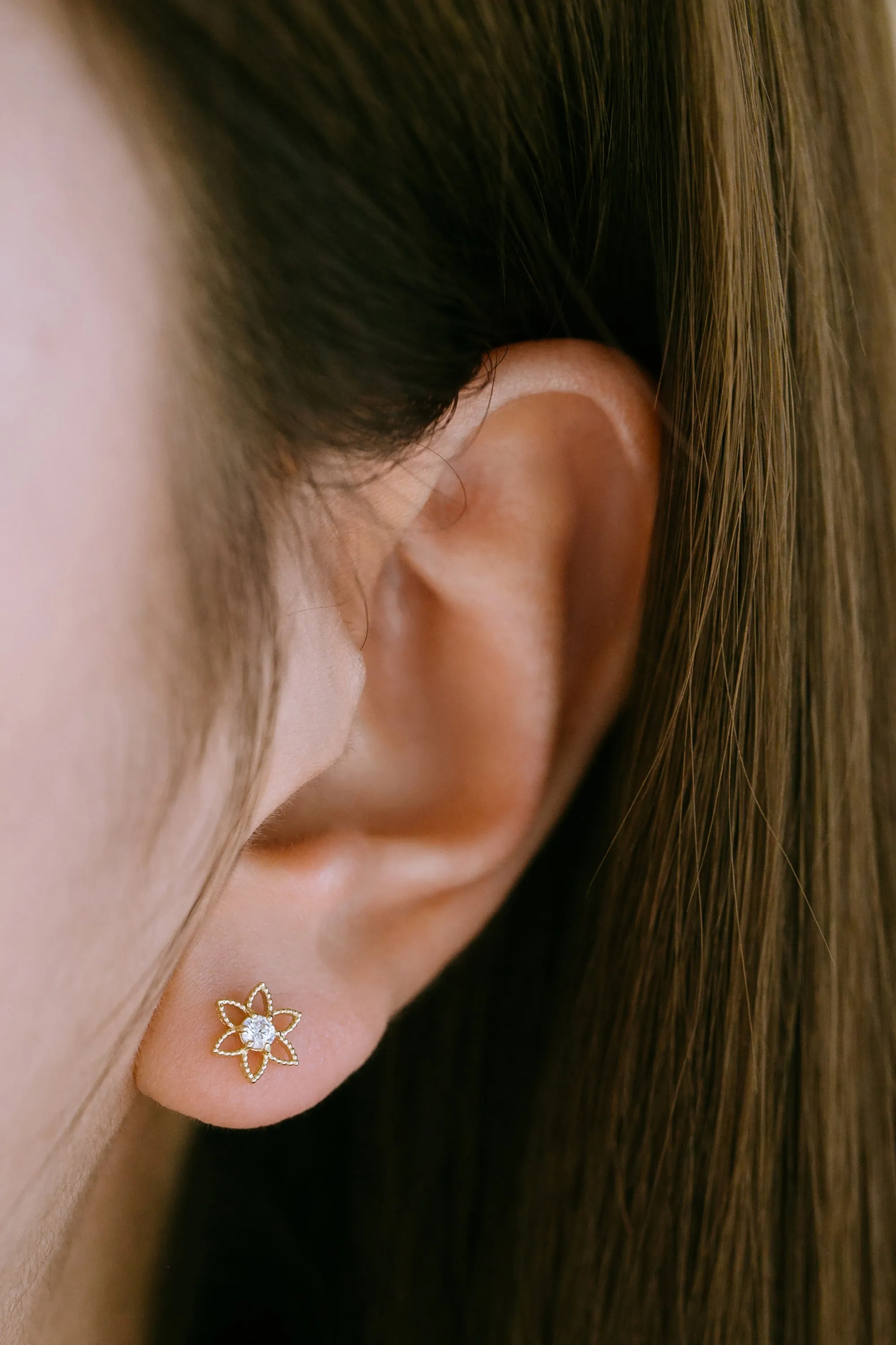 14K Solid Gold Cartilage Minimalist Constellation Star Flower Central Cz Cross Internally Internal Threaded Earring Labret