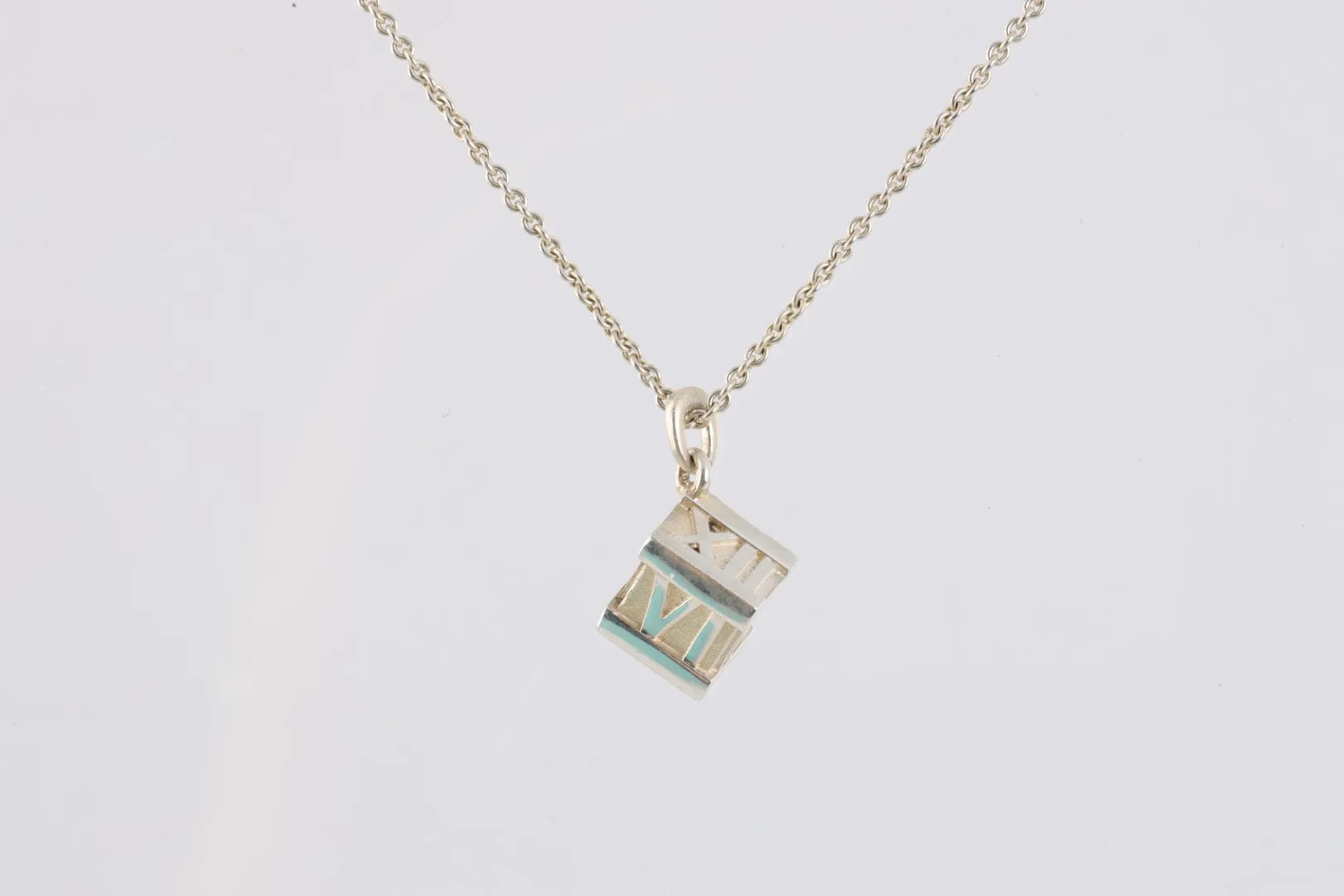 14" Tiffany & Co. 925 Silver Roman Numeral Atlas Cube Pendant Necklace (7.76g.)