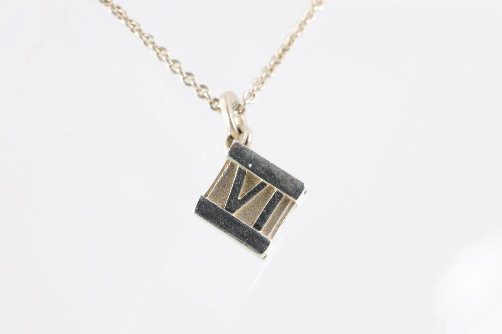 14" Tiffany & Co. 925 Silver Roman Numeral Atlas Cube Pendant Necklace (7.76g.)