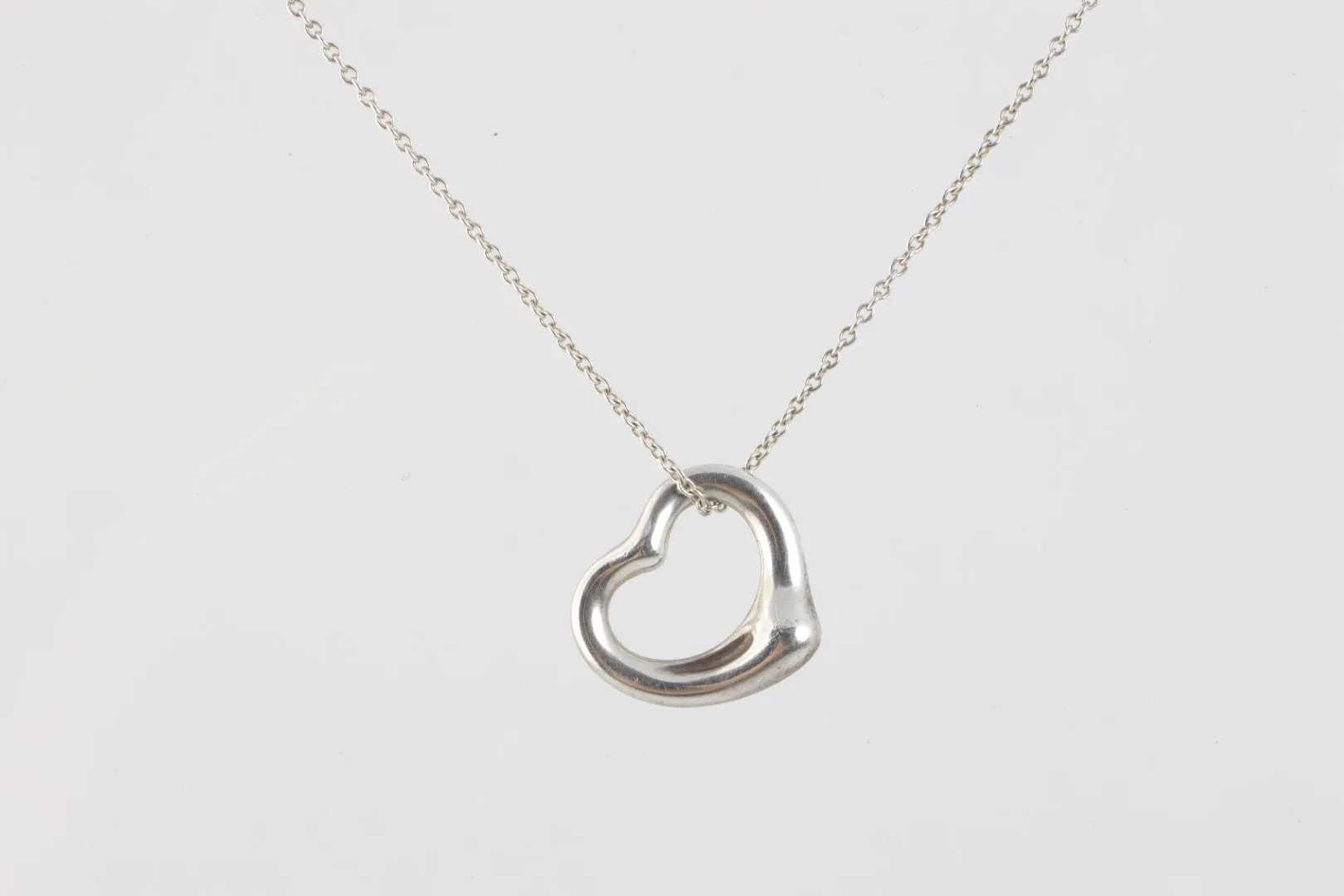 16" Tiffany & Co. 925 Silver Elsa Peretti Open Heart Pendant Necklace (3.30g.)