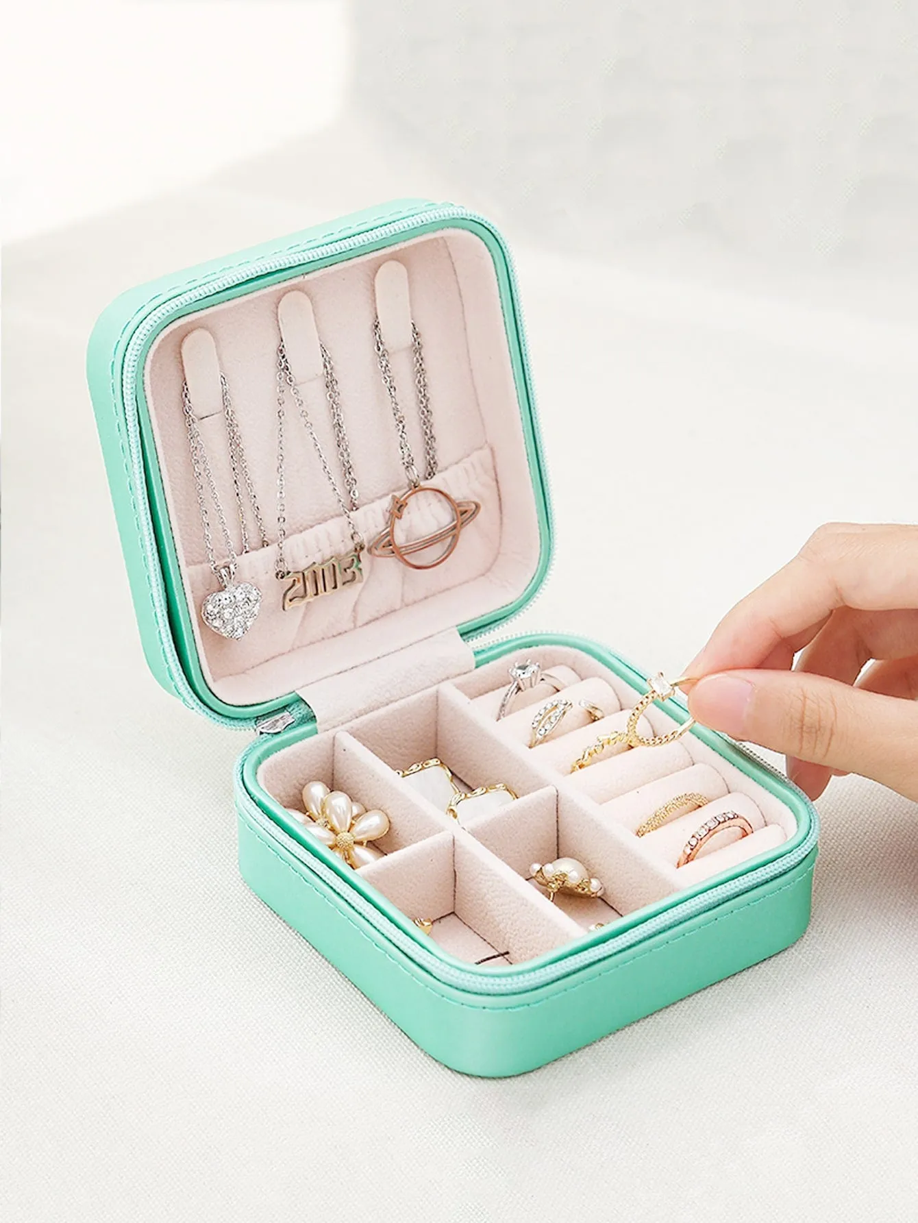 1pc Portable Jewelry Storage Box, Simple Small Jewelry Organizer For Outdoor