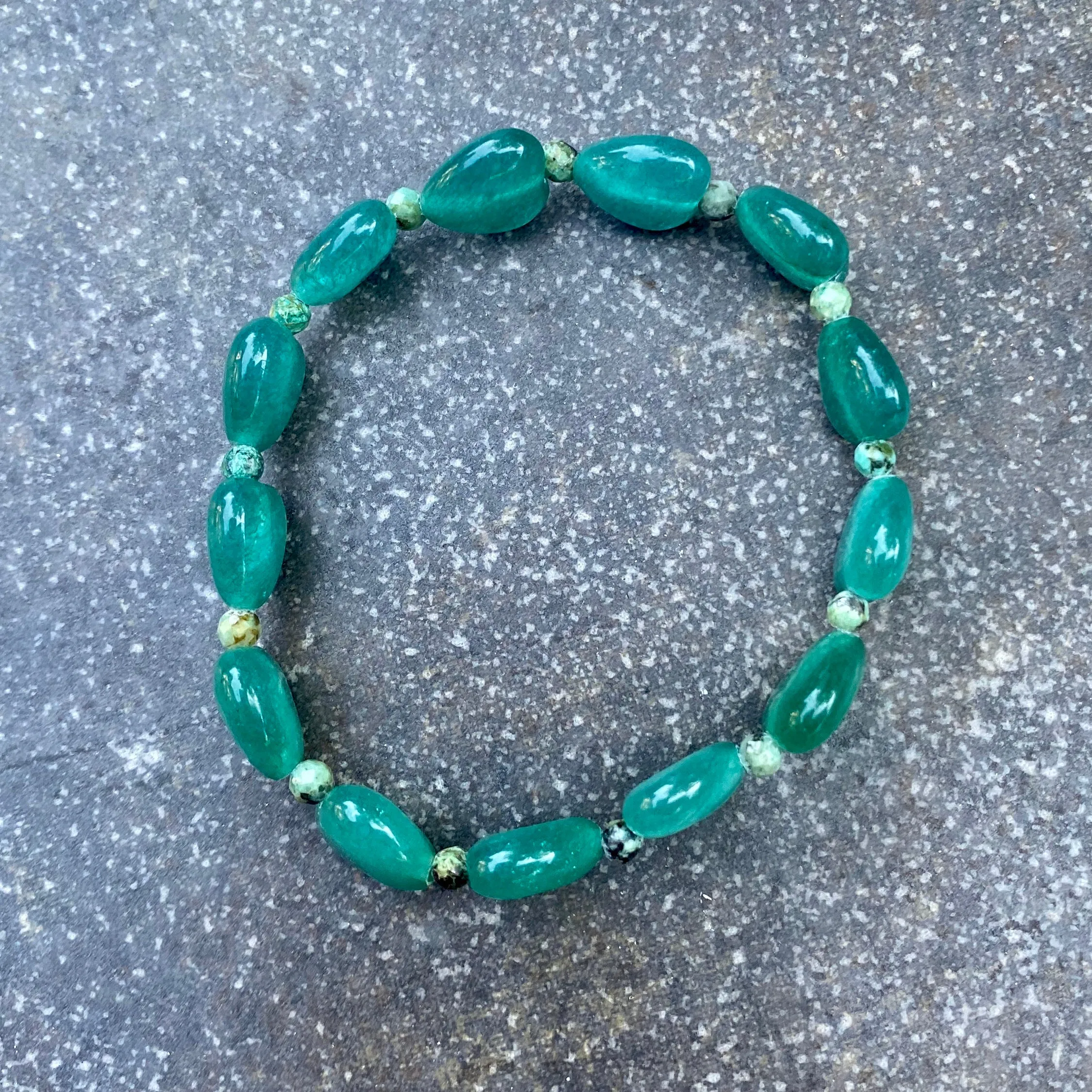 Green Onyx Hearts and Turquoise Stretch Bracelet