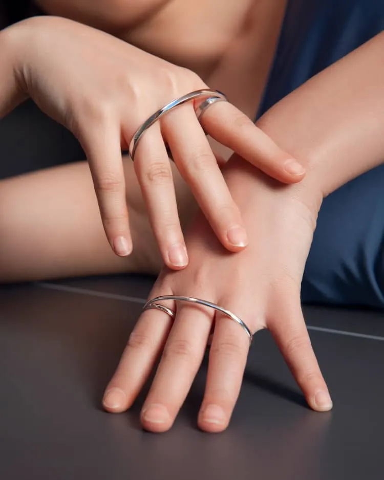 Knuckle duster jewelry in silver