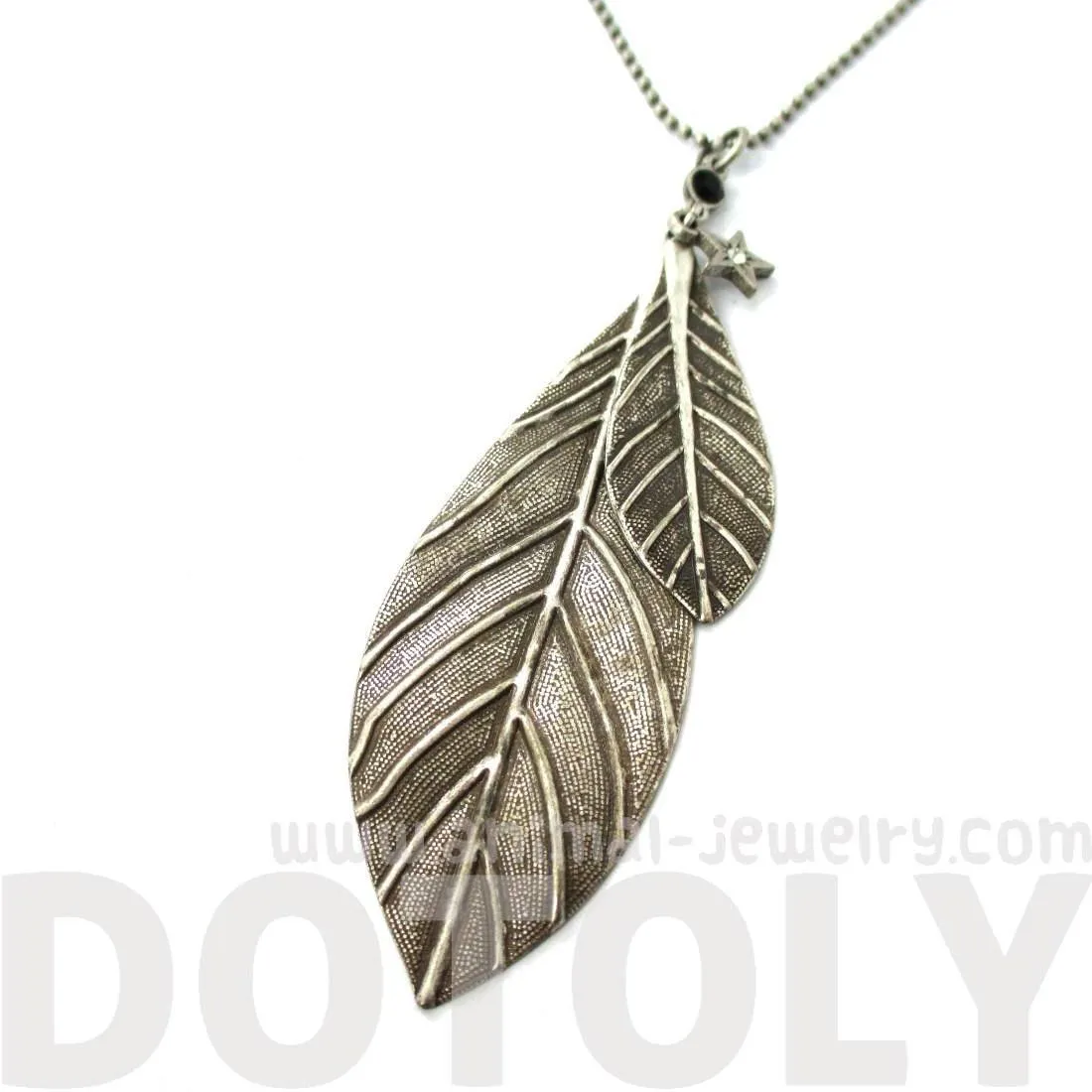 Simple Elegant Leaves Shaped Floral Pendant Necklace in Silver | DOTOLY